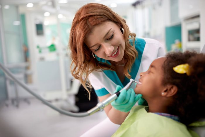 Dentista: entenda a importância de ter equipamentos odontológicos modernos