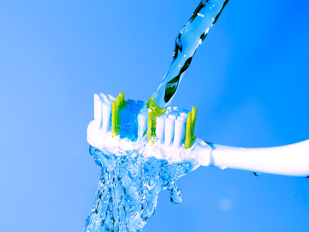 como limpar a escova de dente e evitar contaminações