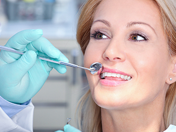clareamento dental consulta para mulheres