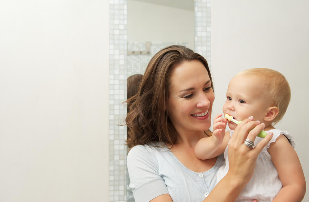 Como ajudar seus filhos na higiene bucal