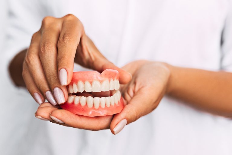 Conheça os principais tipos de próteses dentárias provisórias | Sorridents  - Clínicas Odontológicas