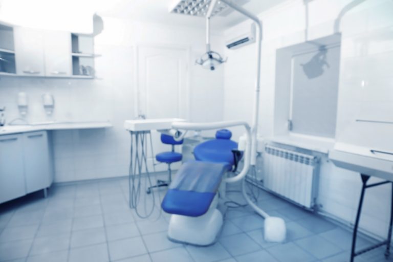 O que avaliar antes de abrir uma clínica odontológica